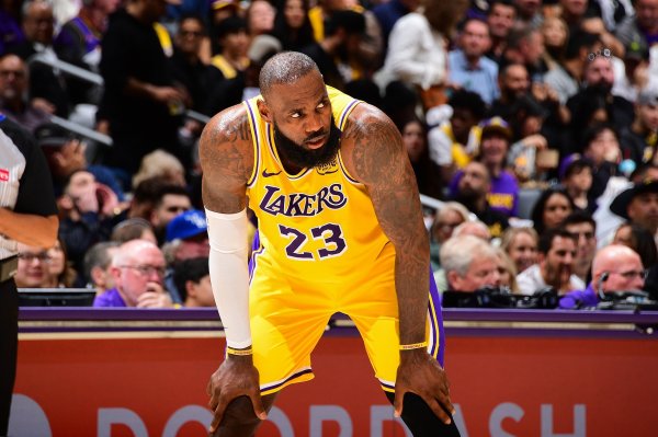Đội hình của Lakers khó có thể thoát ra khỏi phương Tây và James có thể có sự khác biệt với đội